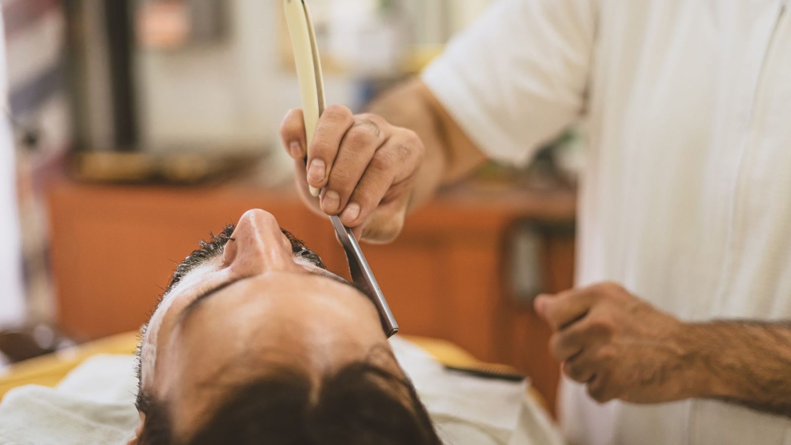 Klassische Nassrasur mit dem Rasiermesser im Cappadocia Hairdesign